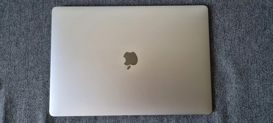 Apple MacBook Pro 15" 2017 · i7 · 16GB · 2TB, photo 2 sur 5