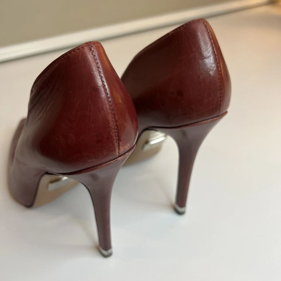 Zapatos de salón clásicos Michael Kors línea principal borgoña punta talla 6,5 tacón de aguja Foto 4 de 4