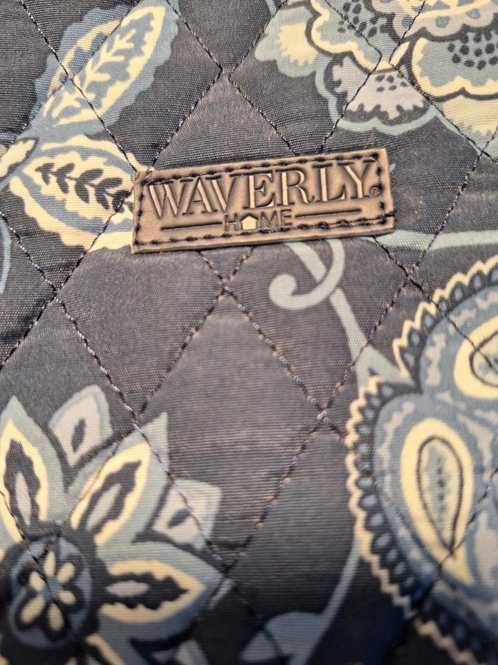 Bolsa cosmética Waverly acolchoada azul floral com zíper - Imagem 2 de 4