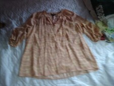 simply vera wang L puffy 3/4 sleeves Tan V-neck boho  EUC 