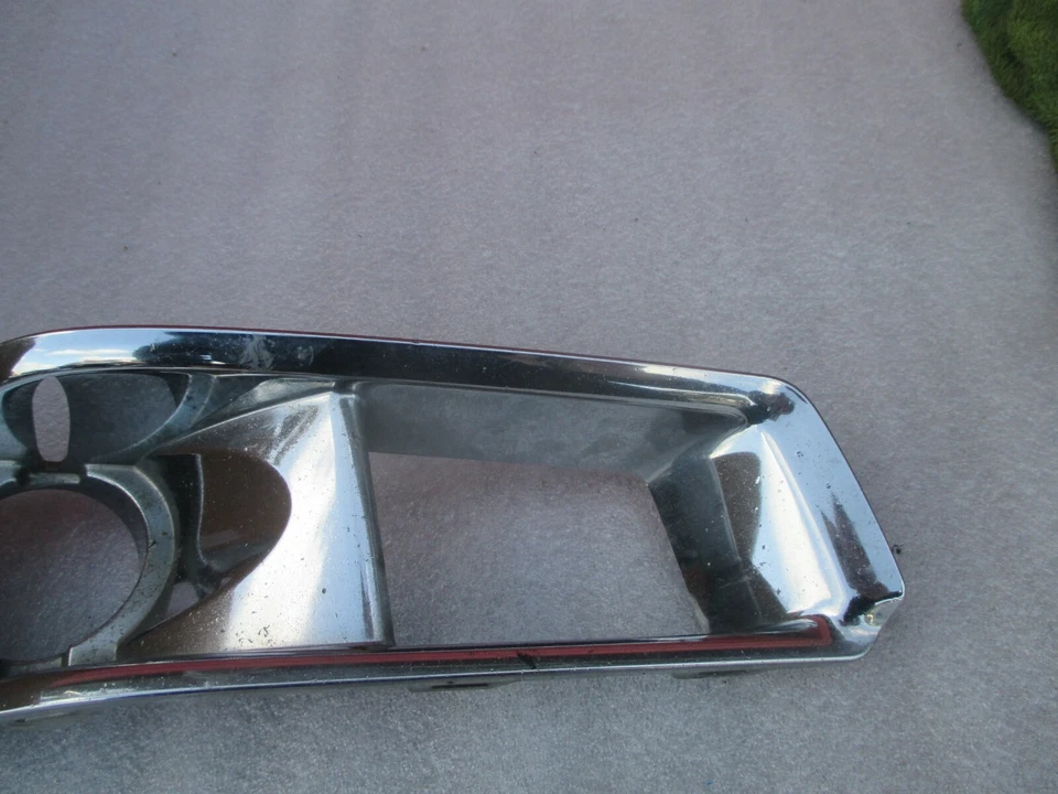 Cadillac CTS 2009 faro antiniebla delantero bisel lado derecho cromado 10 11 12 13 OEM 15904575 Foto 3 de 4