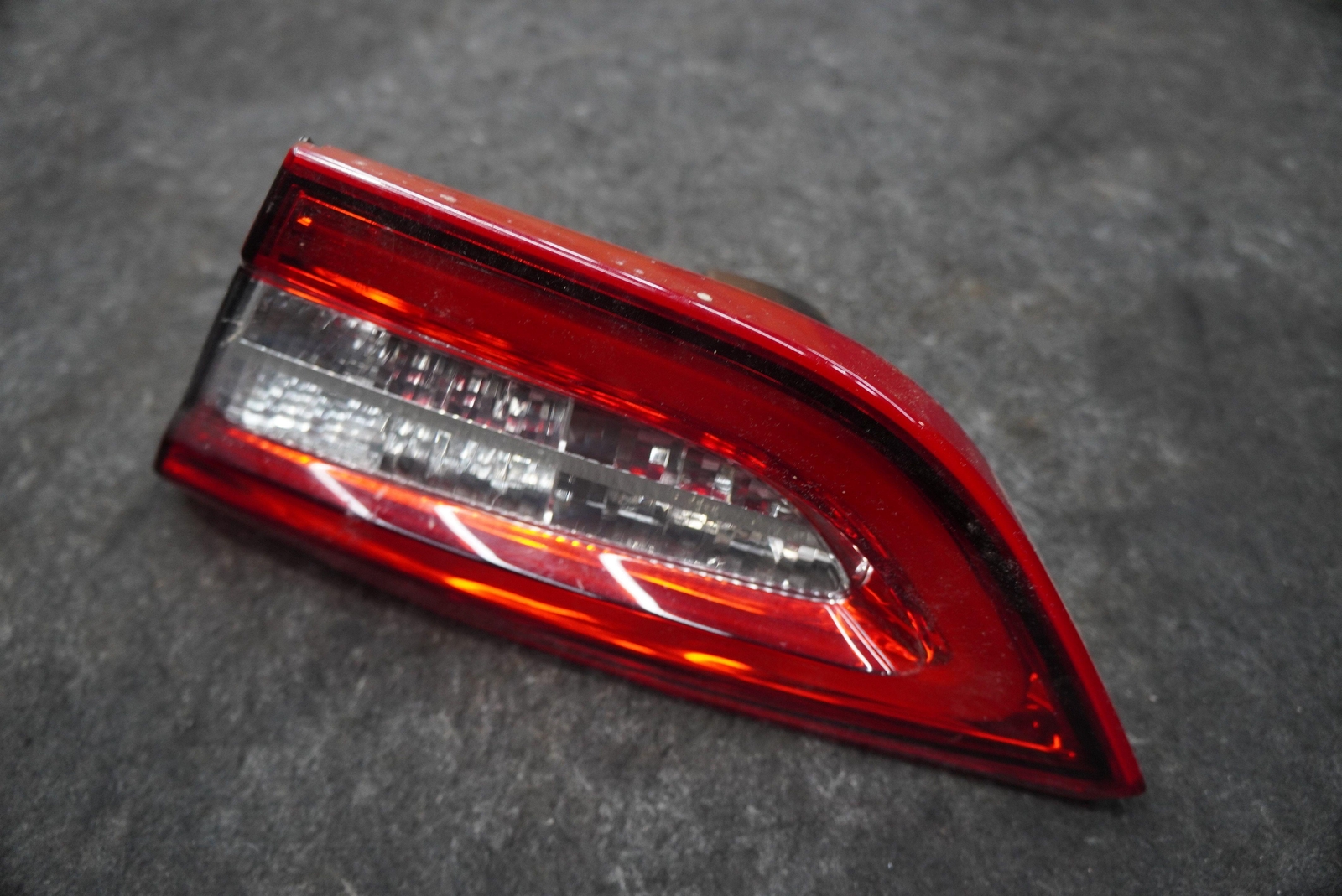 Rear Right Inner Trunk Lid Tail Light Lamp 670009228 Maserati Quattroporte M156