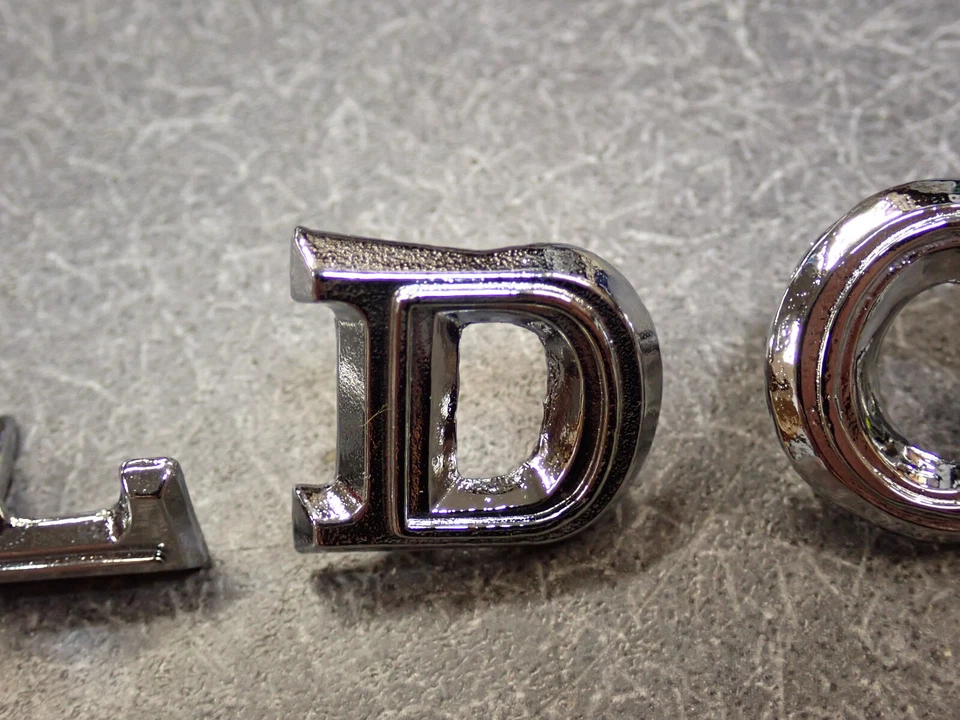 Buick Wildcat 1966 letras de maletero "WILDCAT" tapa trasera emblema logotipo 66 NUEVO Foto 4 de 4