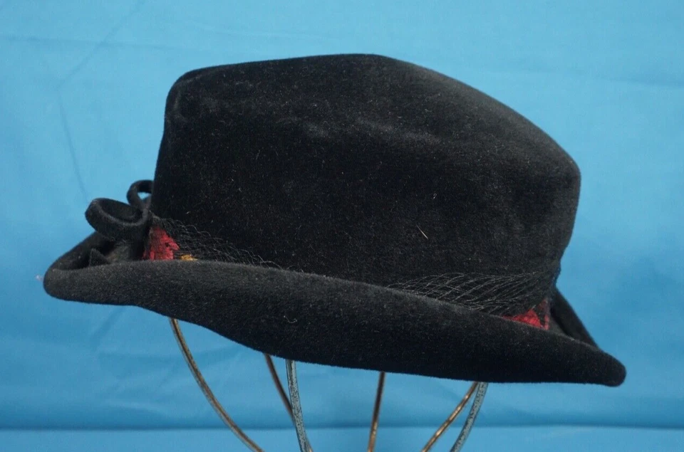 Antigo Chapéu Vagabundo Miss Margo Veludo Preto Derby ARCO DE TULE DE PENA Lados Enrolados - Imagem 3 de 4