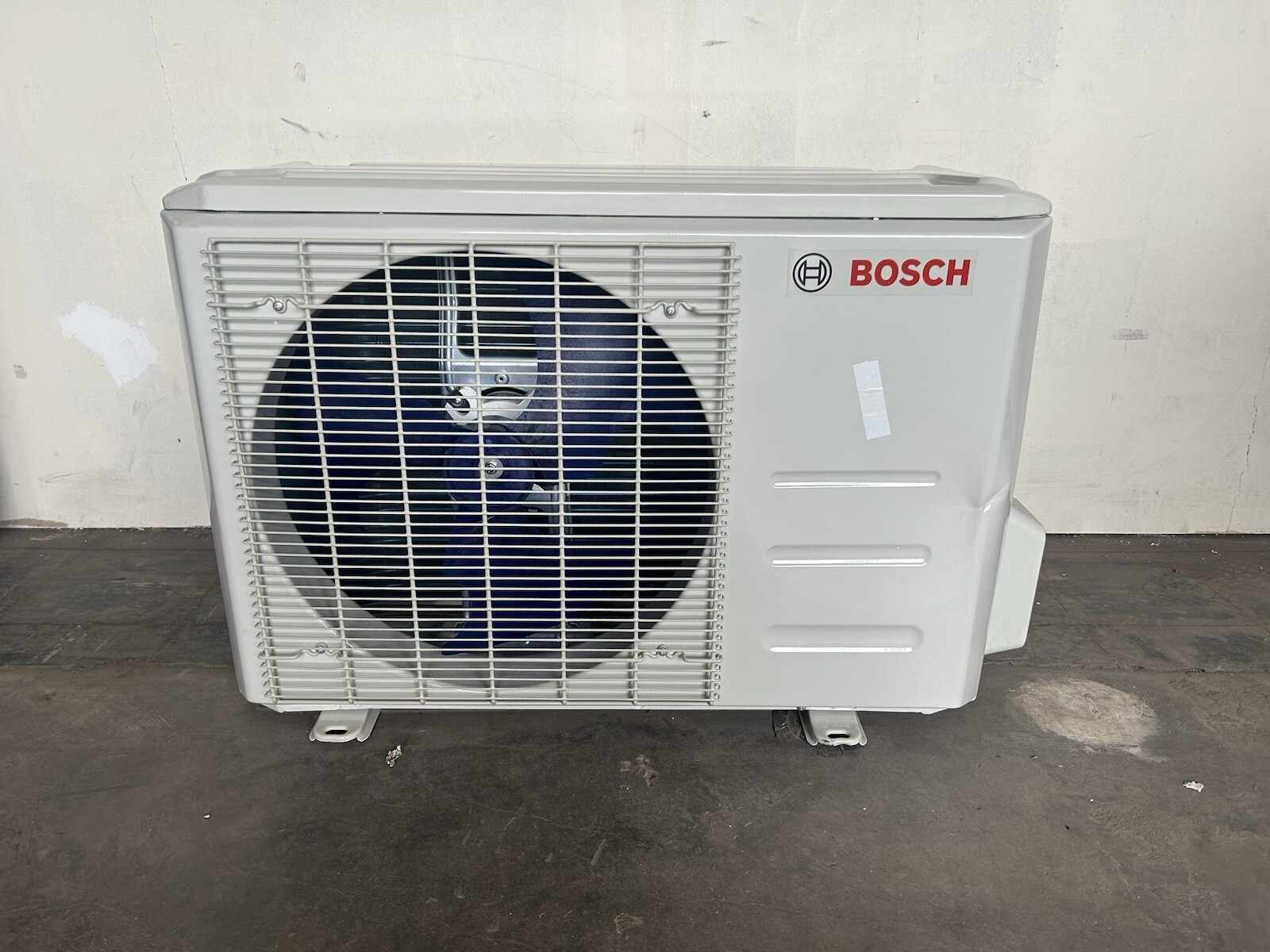 Bosch Climate 5000 12000 BTU 230V Mini Split Condenser BMS500-AAS012-1CSXXA-image