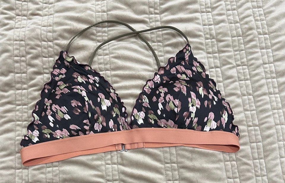 Top de Bikini Triángulo H&M Talla 14 Estampado Floral Negro y Melocotón, Almohadillas Extraíbles Foto 2 de 4