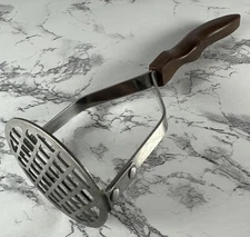 CUTCO #14 Swirl Wood Handle Potato Masher Vegetable USA S/S VTG Kitchen Utensil