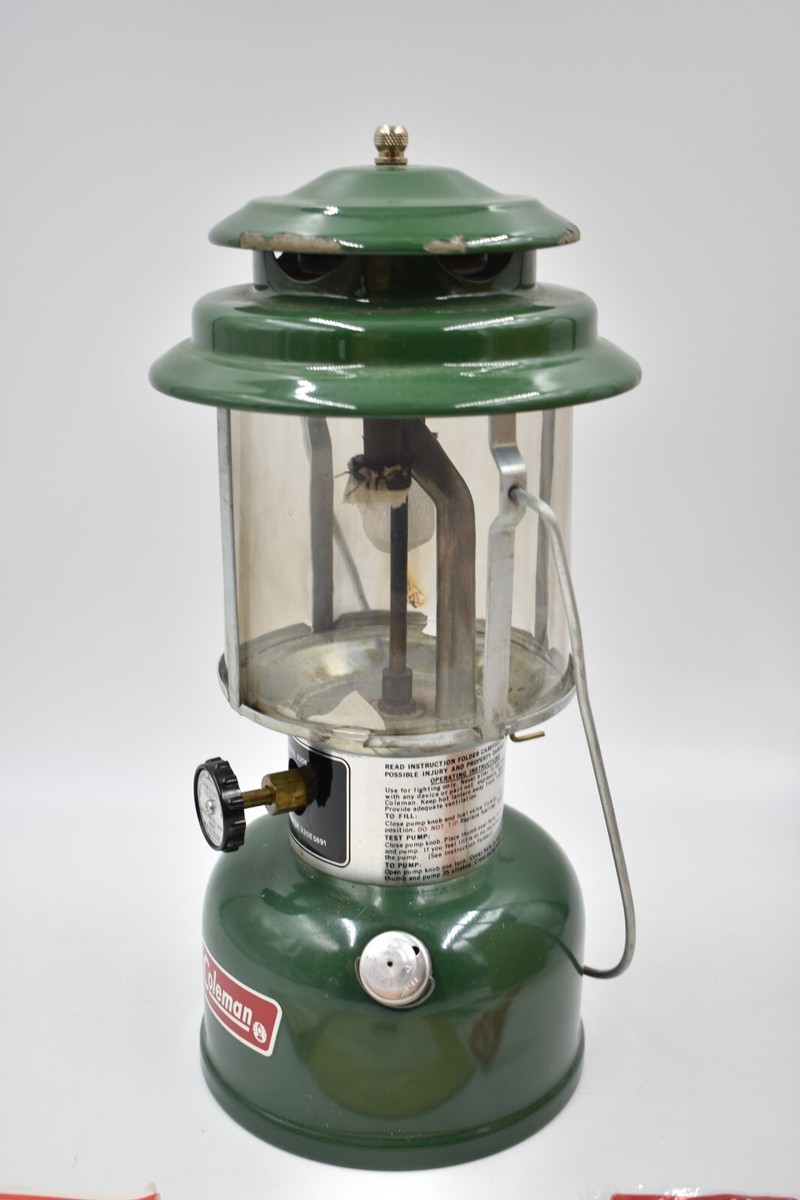 Vintage Green Coleman 2-Mantle Lantern 220K 220K195 Vintage Green Coleman 2-Mantle Lantern 220K 220K195