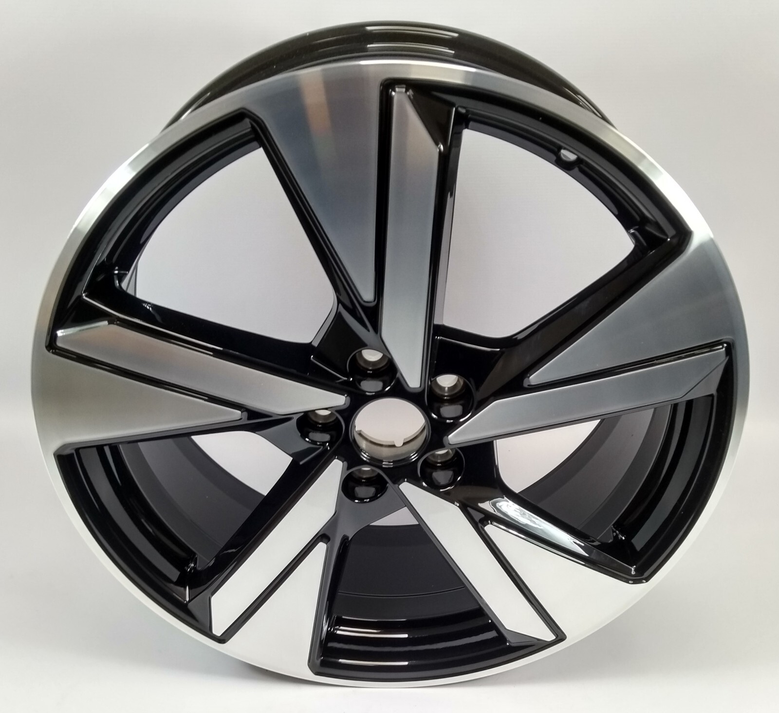 SEAT IBIZA 6F 18” ALLOY WHEEL DIAMOND CUT BLACK 6F0071498 GENUINE  