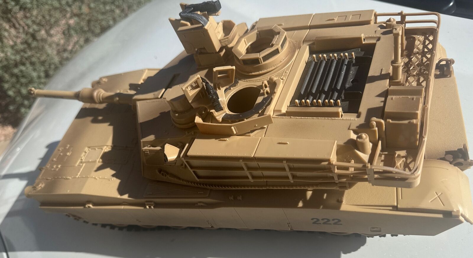 Blue Box Elite Force Beastmaster M1A2 Abrams Battle Tank 21”x8” Parts