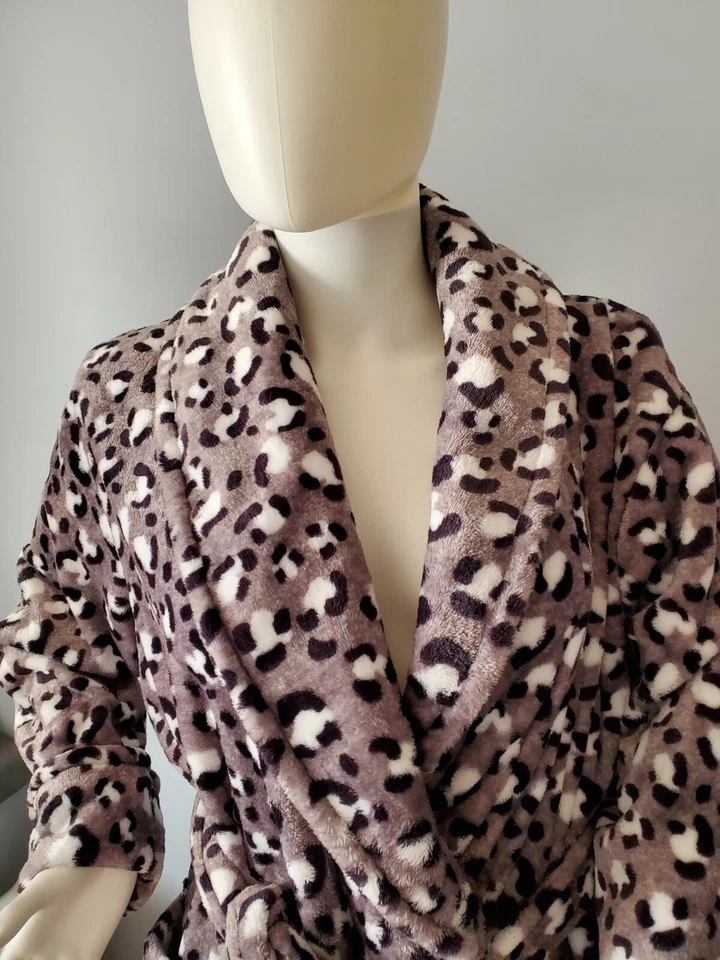 SONOMA~Medium ~Leopard Gray Goods For Life Wrap Faux Fur Plush Short Robe - Image 2 of 4
