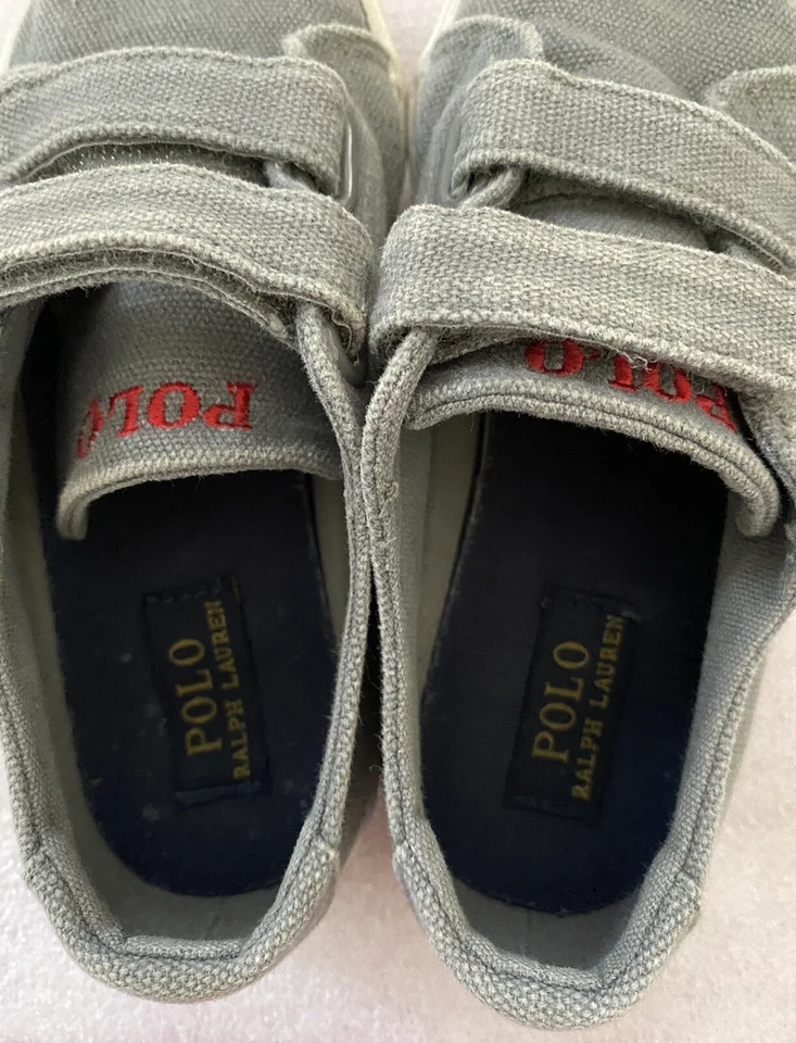 Zapatillas Ralph Lauren grises para niños talla 11. Fácil de poner y fácil de sujetar. Foto 3 de 4