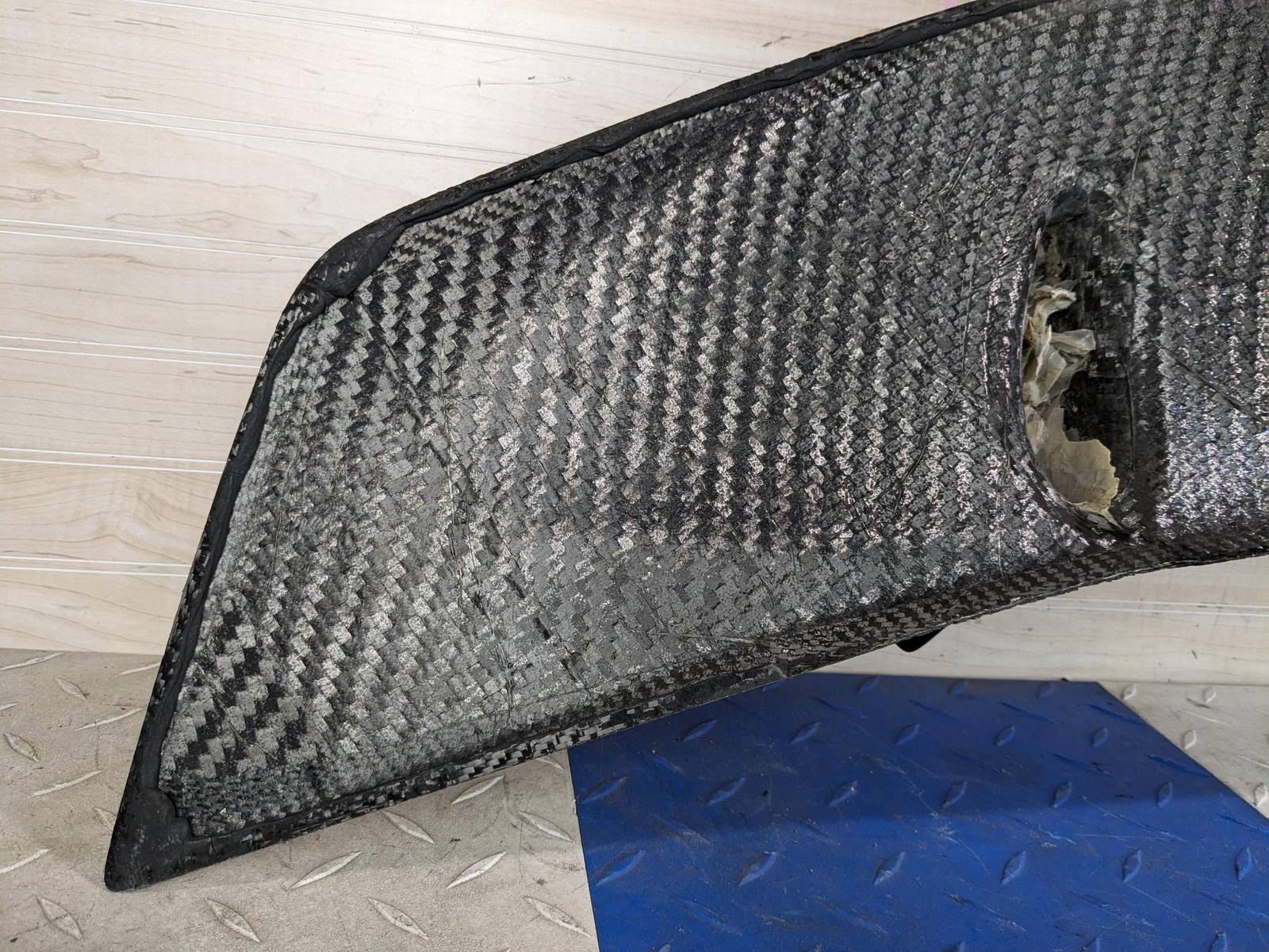 2018 Audi R8 Plus - Aftermarket Carbon Fiber Rear Spoiler DAMAGED CRACKED