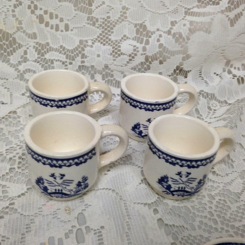 Vintage, Blue Willow, 13pc Child’s Tea Set - Brown Wicker Basket - Picture 9 of 12