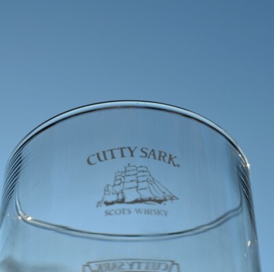 CUTTY SHARK WHISKEY CLEAR WHITE ETCHED LOW BALL GLASS WITH LIBERTY