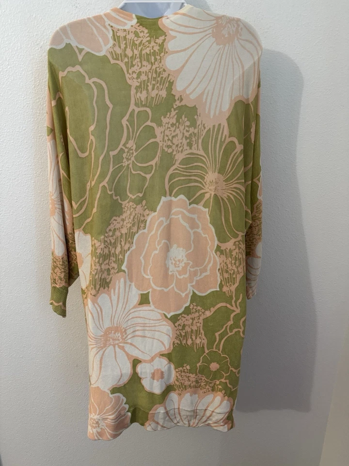 Suéter Kimono Tori Richard Verde Rosa Floral Mistura de Seda Havaiana Tamanho M - Imagem 3 de 4