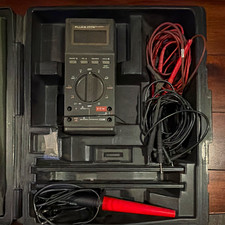 Fluke 27/FM CAT III Handheld Digital Multimeter 3200 Count 1000V Max