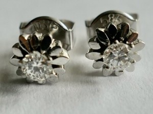 SUPERBE BOUCLE D'OREILLE EN OR MASSIF 14 CARATS 585 SERTIE DE DIAMANTS 0,15 VVS1