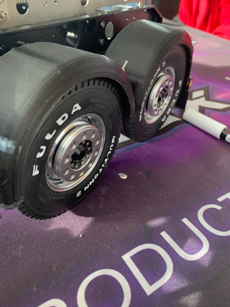 Garde boue arrière 1/14 pour camion de chantier RC sur pistes boueuses
