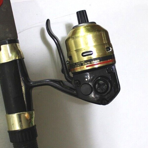 Daiwa Moulinet Underspin Capoté US40A – 150g, Ratio 4.1:1, TMV 41 Cm – Pêche Facile Et Précise