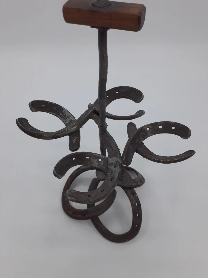 Exclusivo suporte de copo de vinho para sapato de cavalo soldado - Decoração rústica feita à mão com álcool - Imagem 2 de 4