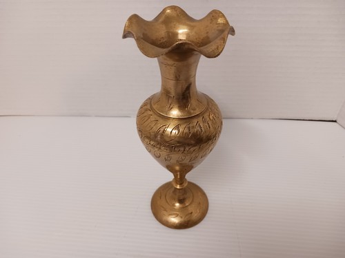Massive Messing Sockel Knospe Vase geätzt gewellter Rand Made in India 7"