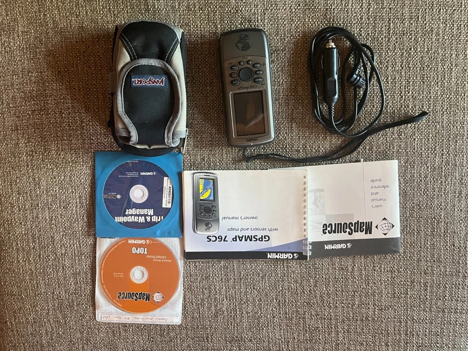 Garmin GPSMAP 76CS Waterproof Marine GPS Topo 12vCharger MapMaker CD Case Bundle - Image 3 of 3