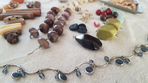 Vintage Big Lot of Beads, Findings, Focal Beads, Jewelry Making Supplies, 7 oz - Picture 11 of 12