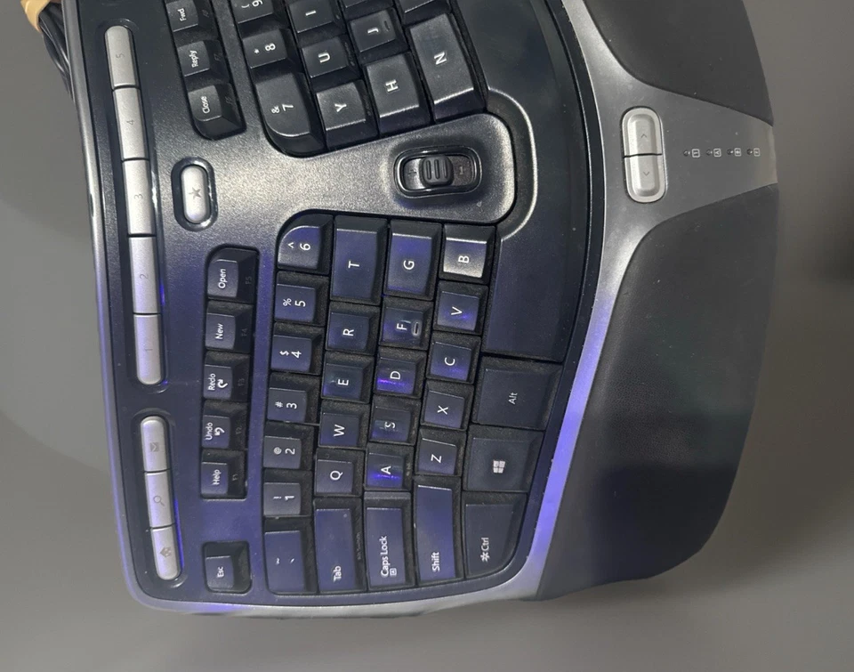 Microsoft Natural Ergonomic Keyboard 4000 v1.0 KU-0462 USB Wired. Works Great! - Image 2 of 4