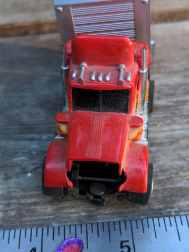 AURORA AFX RED/YELLOW/ORANGE PETERBILT SEMI TRACTOR TRUCK SLOT CAR - Picture 4 of 17