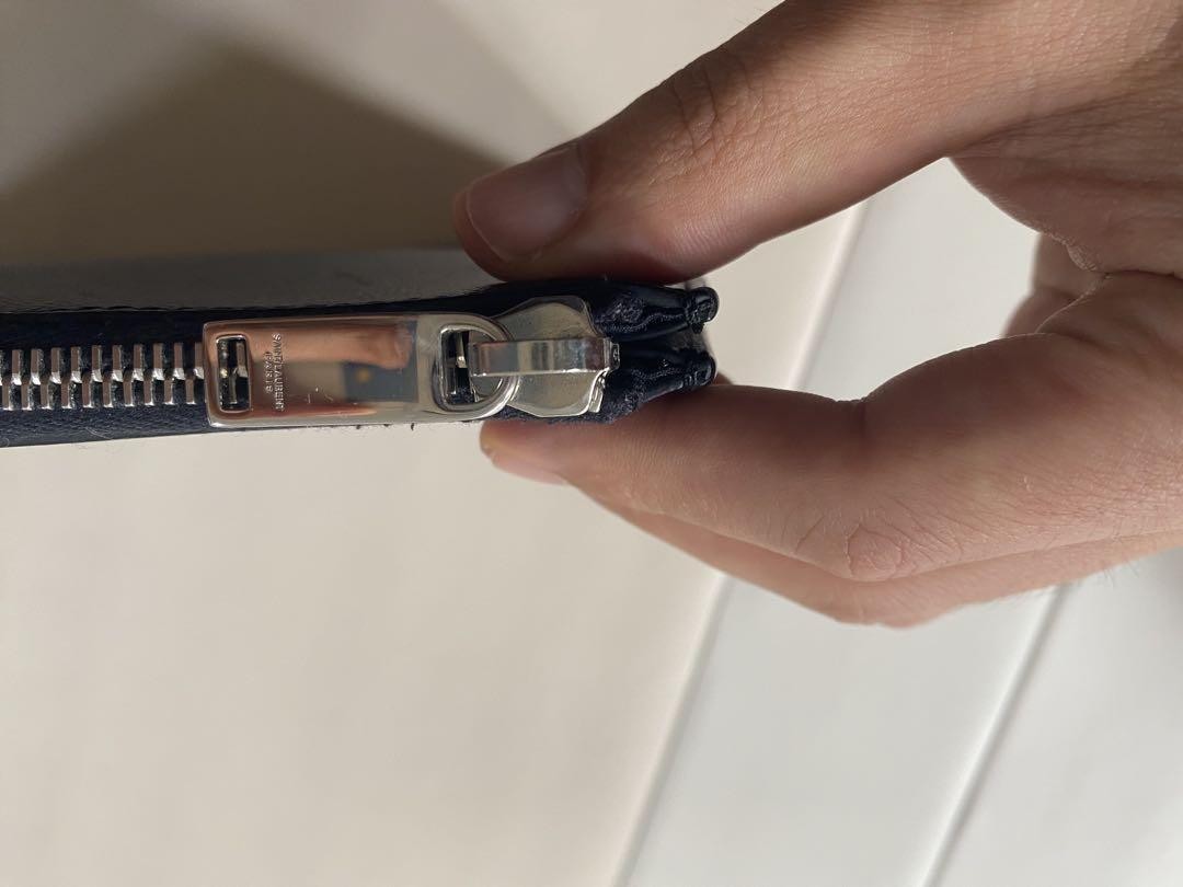 Autentica pochette Saint Laurent uomo semplice e sofisticata pelle nera