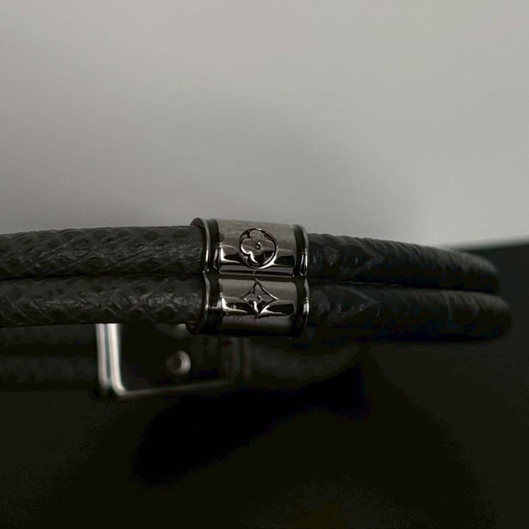 Louis Vuitton Aunthentic Eclipse Loop It Monogram… - image 4