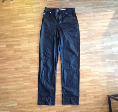 Bershka Damen Lederimitat Kunstleder Hose Gr. XS Schwarz Top Zustand