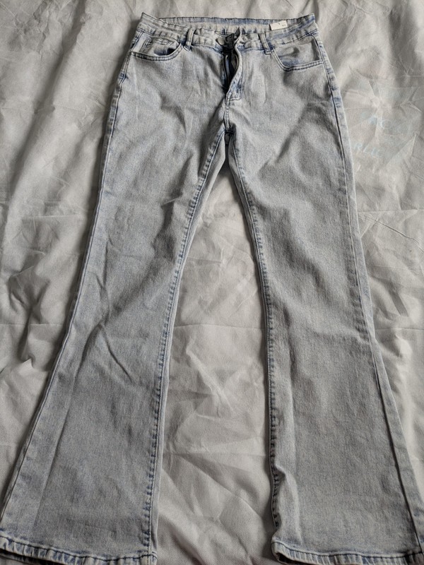 Women's Straight Leg Light Wash Denim Jeans Size Large 28 Inch Waist New WO Tags
