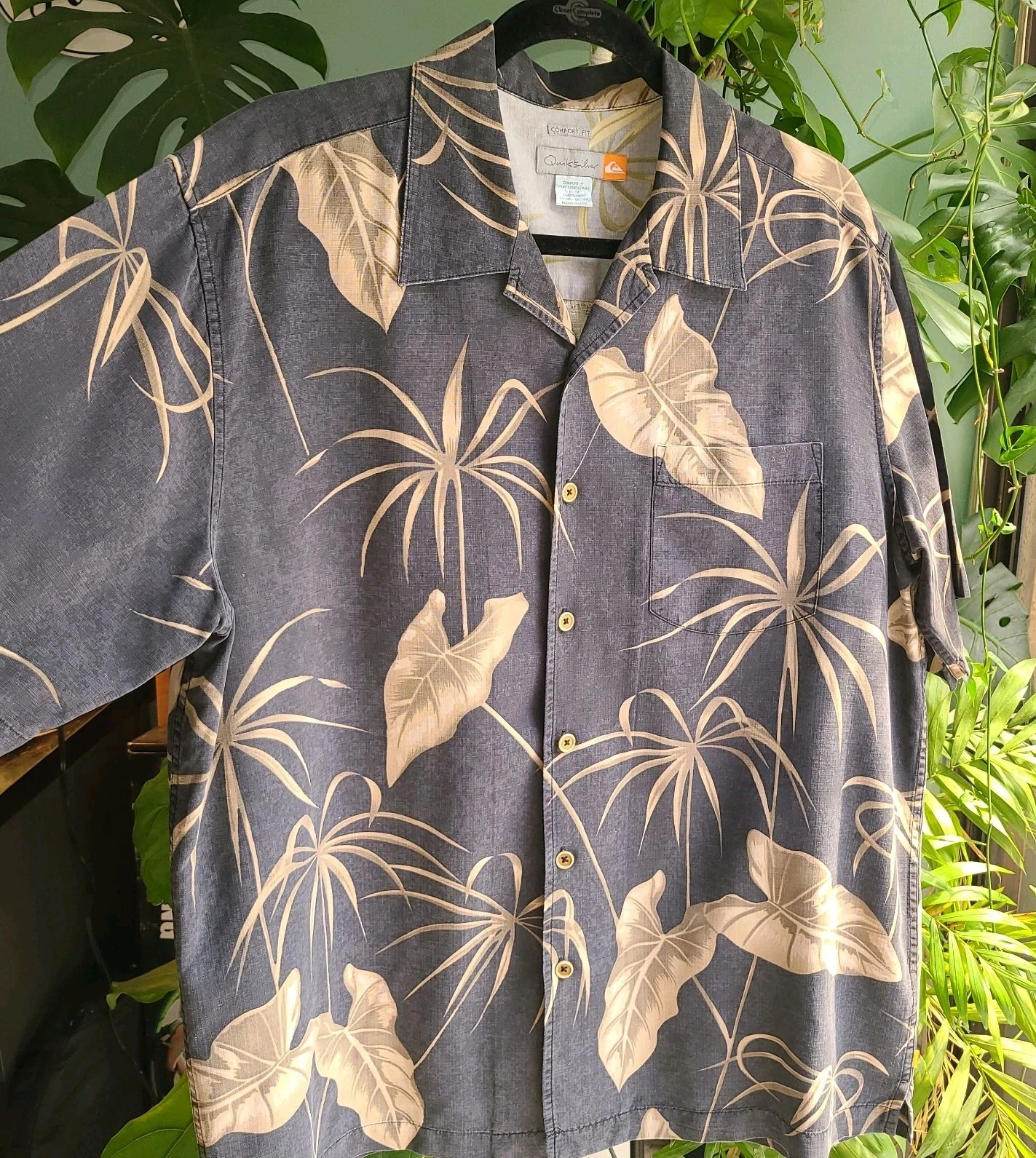 QUIKSILVER 100% Silk Aloha Hawaiian Tropical Surf Shirt Men Large Comfort fit