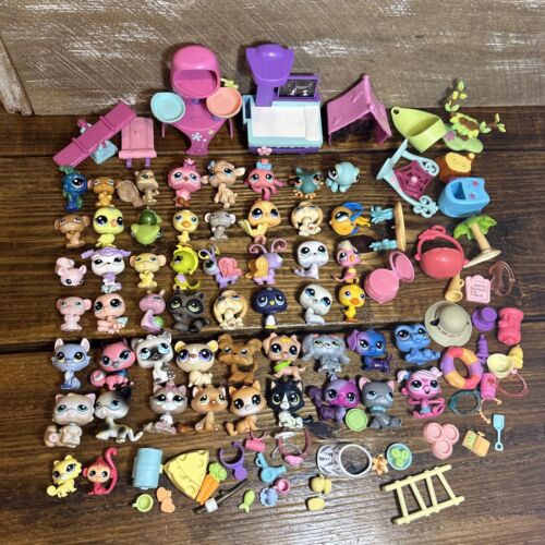 Lot 50 + Figurines Hasbro VINTAGE Littlest Pet Shop LPS Animaux & Accessoires (B) - Photo 1/15