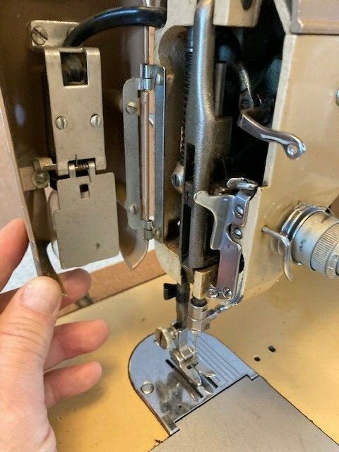 Vintage Japan Homemaker Deluxe Zig Zag Sewing Machine w/ 15 Vintage Japan Homemaker Deluxe Zig Zag Sewing Machine w/ 15