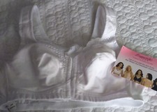 NEW EXQUISITE Form Front Close Posture Bra White Supports Back