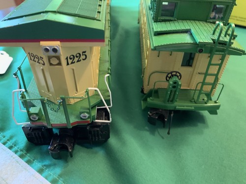 MTH 30-20288-1 ES44AC Imperial Diesel – Merry Christmas #1225/Caboose; PS 3 - Picture 7 of 8