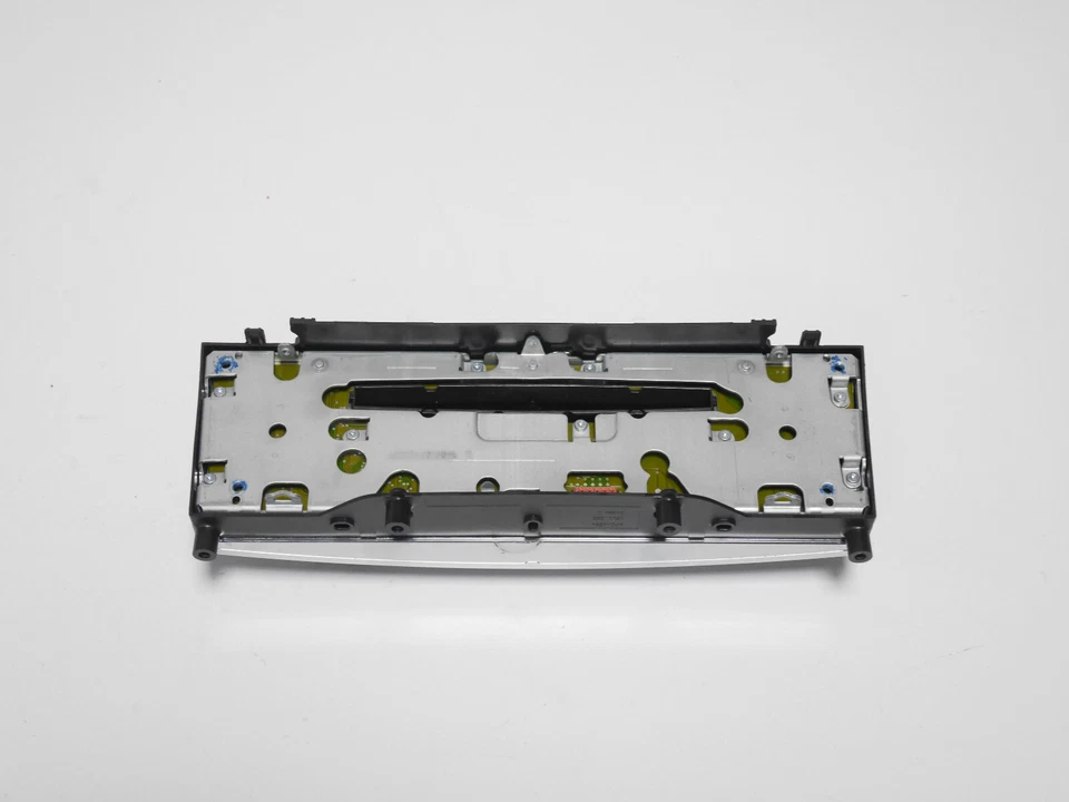 Mercedes GLK C E Klasse NTG 2.5 APS 50 Frontblende für Gerät A2048706589 BE9059 - Bild 2 von 2