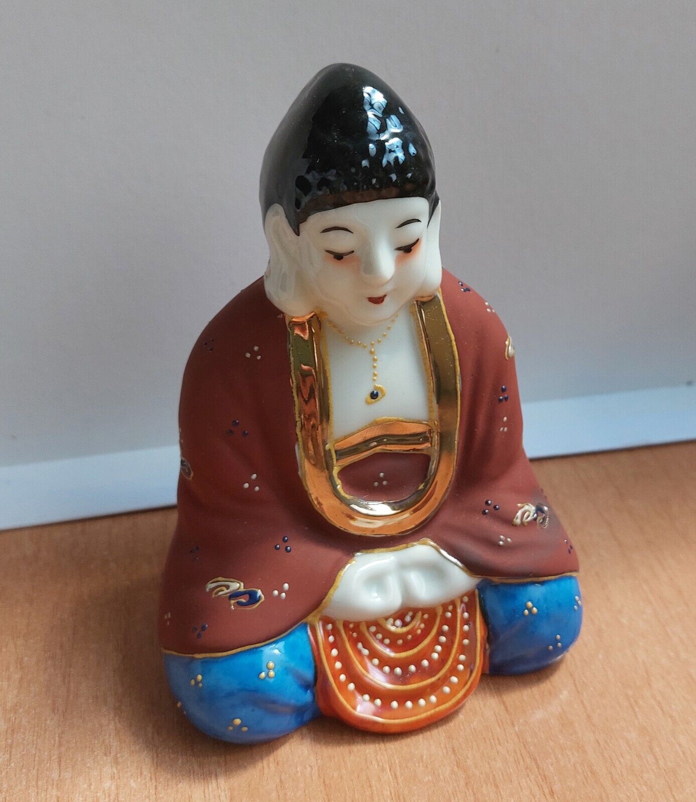 Figura porcelana buda meditando