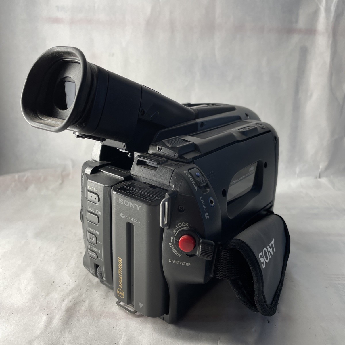 Sony CCD-TRV82 Hi8 Analog Camcorder w/ Battery - Tested & Working