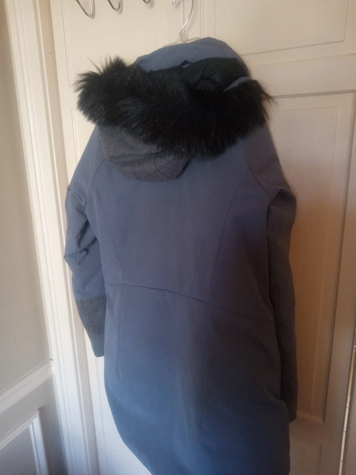 Chaqueta de plumón Marmot gris para mujer grande 800 detalles de lana de relleno Foto 3 de 4