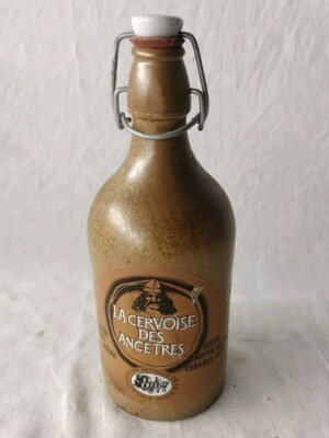 Alte Bierflasche aus Steinzeug