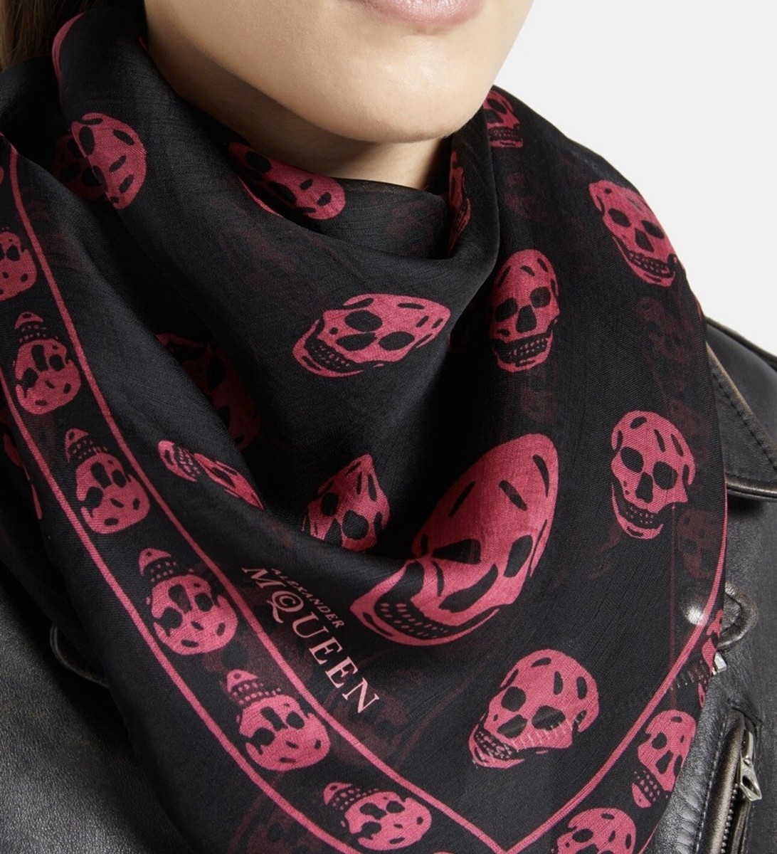 RP290€ Alexander McQueen Silk Modal Skull scarf black red RP290€ Alexander McQueen Silk Modal Skull scarf black red