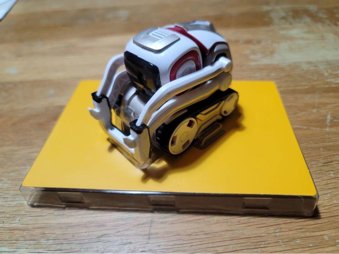 Takara Tomy - COZMO コズモ　タカラトミー タカラトミー、小型AIロボット「COZMO（コズモ）」を日本で発売
