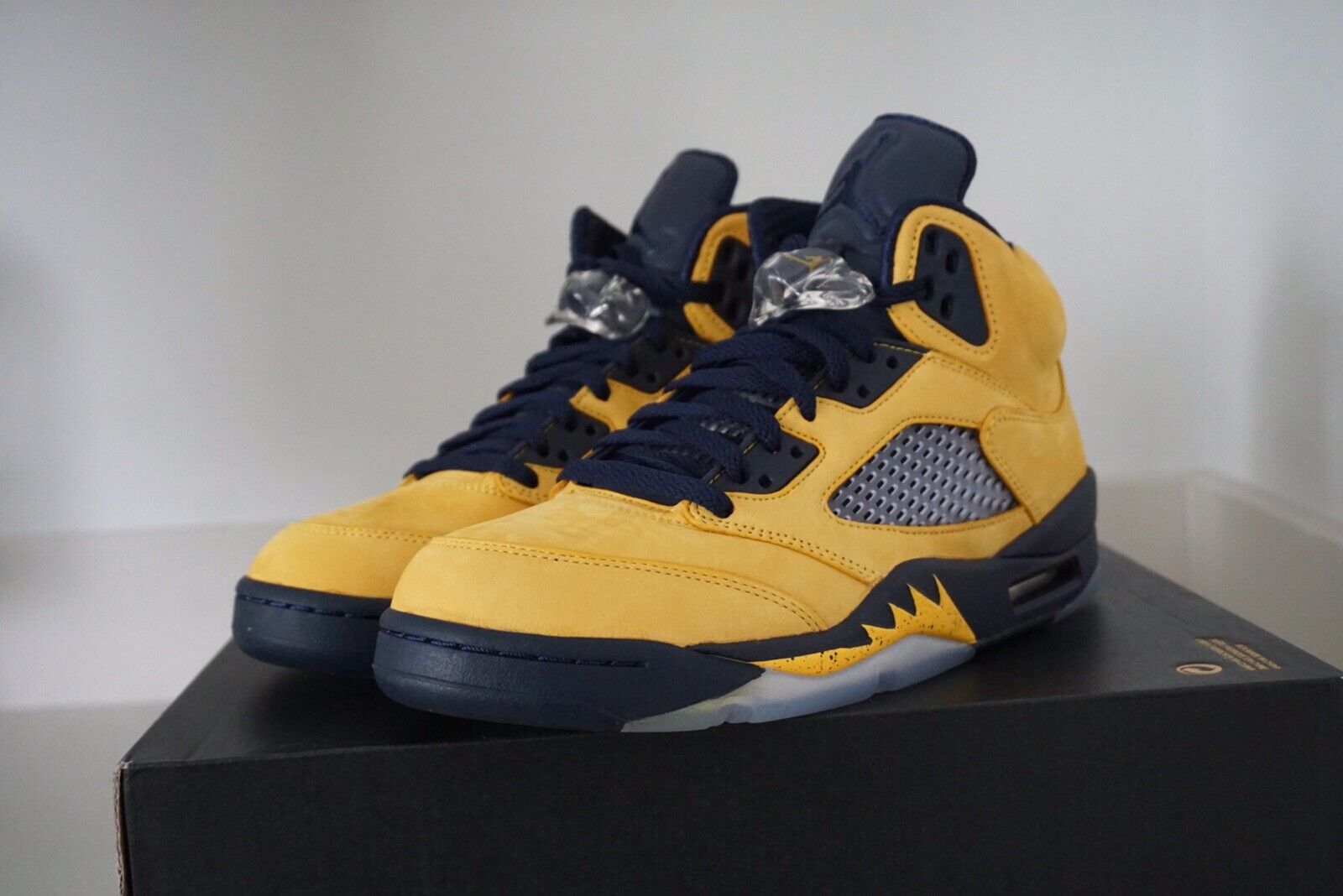 air jordan 5 michigan