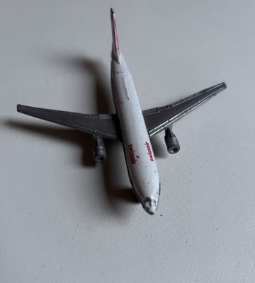 F802 Airbus A300, Swissair, ca. 9,5 cm x 9 cm Flugzeug Modell