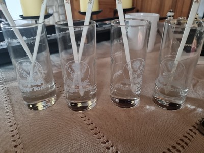 Jägermeister Gläser 4 Stück mit 6 Picksern guter Zustand 