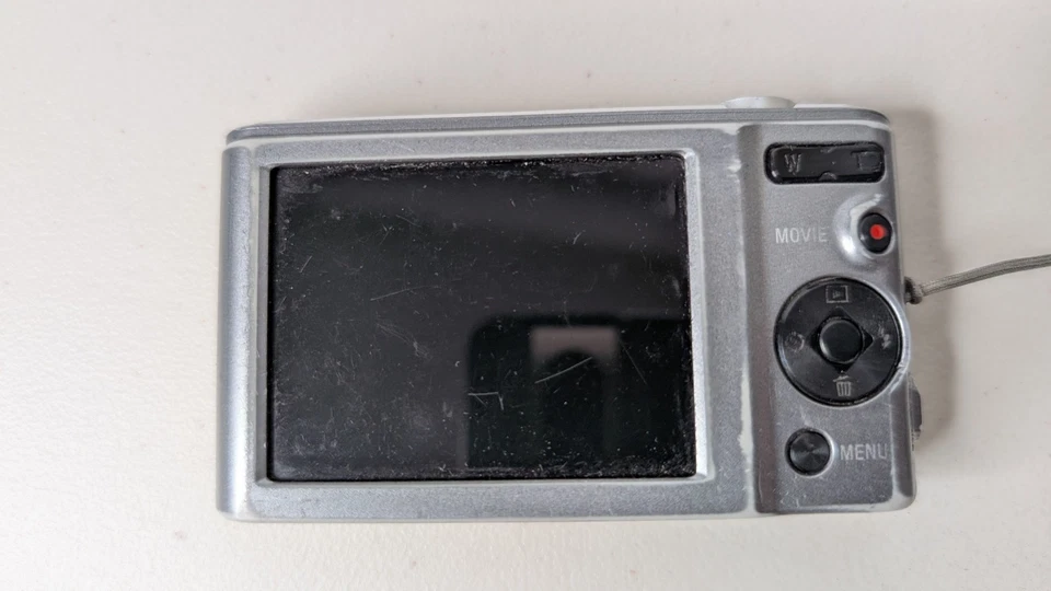 Sony DSC-W810 - Silver 20.1MP Compact Digital Camera - No Power -Spares & Repair - Image 3 of 4